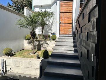 Excelente Casa en Venta en Ubicacion Priviligiada Parques de La Herradura
