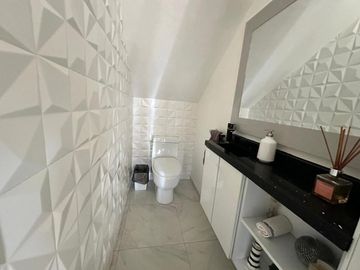 Excelente Casa en Venta en Ubicacion Priviligiada Parques de La Herradura