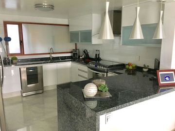 Excelente Casa en Venta en Ubicacion Priviligiada Parques de La Herradura