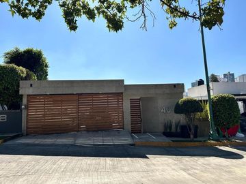 Excelente Casa en Venta en Ubicacion Priviligiada Parques de La Herradura