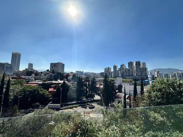 Excelente Casa en Venta en Ubicacion Priviligiada Parques de La Herradura