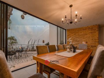 Casa en venta de Lujo Bugambilias zona Sur