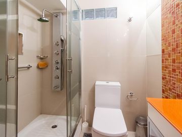 Venta 4 Ambientes con Dependencia y Cochera 105m2