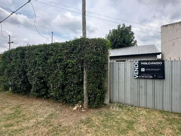 Casa en  49 Y 148. Amplio parque.
