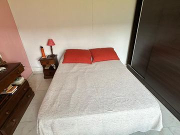 Casa en  49 Y 148. Amplio parque.