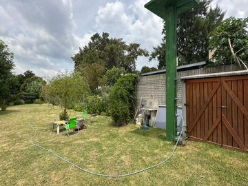 Casa en  49 Y 148. Amplio parque.