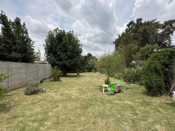 Casa en  49 Y 148. Amplio parque.