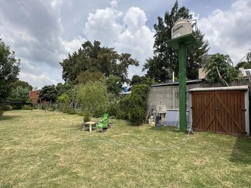 Casa en  49 Y 148. Amplio parque.