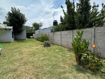 Casa en  49 Y 148. Amplio parque.