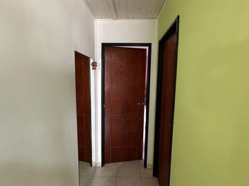 Casa en  49 Y 148. Amplio parque.