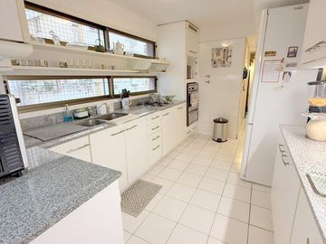 Departamento PISO  en  BELGRANO 214M2 con COCHERA  4amb depend