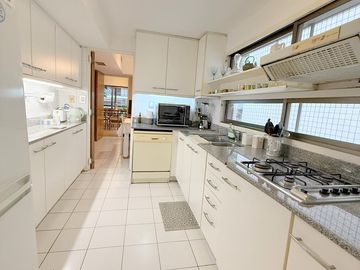 Departamento PISO  en  BELGRANO 214M2 con COCHERA  4amb depend