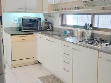 Departamento PISO  en  BELGRANO 214M2 con COCHERA  4amb depend