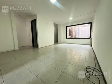 Oficina en  alquiler. Zona Güemes. Jardin, 2 privados. recepciòn. Baño