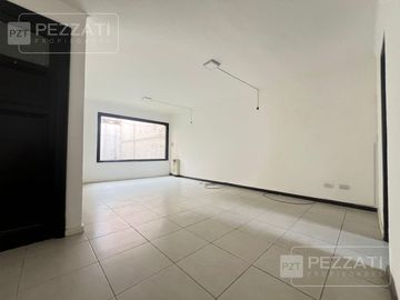 Oficina en  alquiler. Zona Güemes. Jardin, 2 privados. recepciòn. Baño
