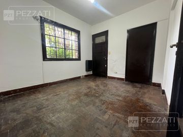 Oficina en  alquiler. Zona Güemes. Jardin, 2 privados. recepciòn. Baño