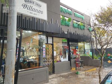 Oficina en  alquiler. Zona Güemes. Jardin, 2 privados. recepciòn. Baño
