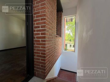 Oficina en  alquiler. Zona Güemes. Jardin, 2 privados. recepciòn. Baño