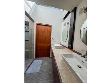 CASA MODERNA EN CONDOMINIO, BOSQUE VERDE