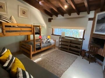 EN AVANDARO  8,000M2 CON 3 CASAS