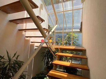EN AVANDARO  8,000M2 CON 3 CASAS