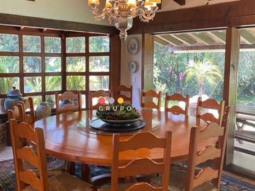 EN AVANDARO  8,000M2 CON 3 CASAS