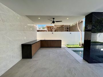 Casa en venta en privada residencial zona de Chablekal