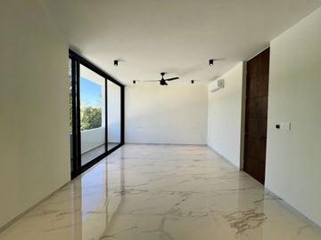 Casa en venta en privada residencial zona de Chablekal