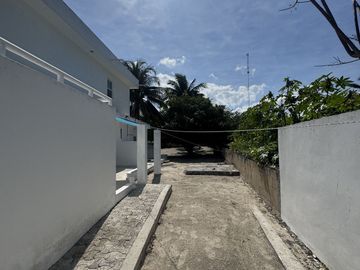 CASA EN VENTA EN SEGUNDA FILA DE LAS PLAYAS DE TELCHAC PUERTO