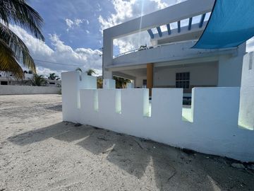 CASA EN VENTA EN SEGUNDA FILA DE LAS PLAYAS DE TELCHAC PUERTO