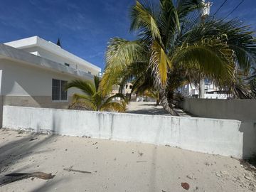 CASA EN VENTA EN SEGUNDA FILA DE LAS PLAYAS DE TELCHAC PUERTO