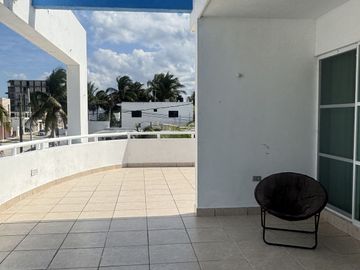 CASA EN VENTA EN SEGUNDA FILA DE LAS PLAYAS DE TELCHAC PUERTO