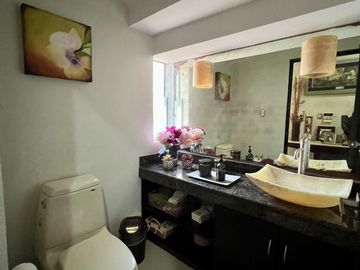 Casa en venta en Col. Mexico con paneles solares y amplio terreno en Merida Yuc.