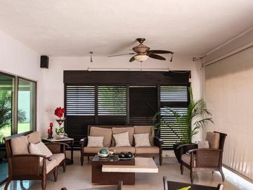 Casa en venta en Col. Mexico con paneles solares y amplio terreno en Merida Yuc.