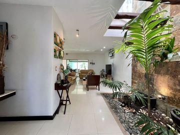 Casa en venta en Col. Mexico con paneles solares y amplio terreno en Merida Yuc.