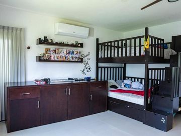 Casa en venta en Col. Mexico con paneles solares y amplio terreno en Merida Yuc.