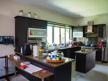 Casa en venta en Col. Mexico con paneles solares y amplio terreno en Merida Yuc.