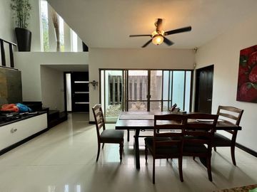 Casa en venta en Col. Mexico con paneles solares y amplio terreno en Merida Yuc.