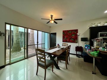 Casa en venta en Col. Mexico con paneles solares y amplio terreno en Merida Yuc.