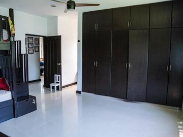 Casa en venta en Col. Mexico con paneles solares y amplio terreno en Merida Yuc.