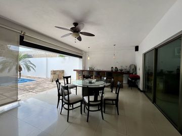 Casa en venta en Col. Mexico con paneles solares y amplio terreno en Merida Yuc.