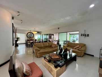 Casa en venta en Col. Mexico con paneles solares y amplio terreno en Merida Yuc.