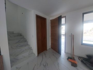 VENTA DE CASA NUEVA 3 RECAMARAS CADA UNA CON BAÑO FRACCIONAMIENTO PUNTA LOMA,