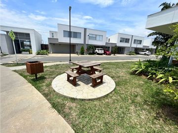 SE VENDE ESPECTACULAR CASA ESQUINERA  EN JAMUNDI