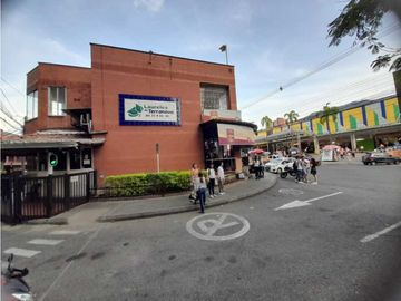 VENDO CASA FRENTE AL EXITO, CENTRO COMERCIAL PUERTA DEL NORTE NIQUIA