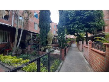 VENDO CASA FRENTE AL EXITO, CENTRO COMERCIAL PUERTA DEL NORTE NIQUIA