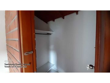 VENDO CASA FRENTE AL EXITO, CENTRO COMERCIAL PUERTA DEL NORTE NIQUIA