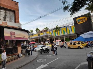 VENDO CASA FRENTE AL EXITO, CENTRO COMERCIAL PUERTA DEL NORTE NIQUIA