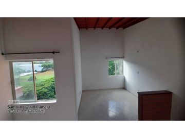 VENDO CASA FRENTE AL EXITO, CENTRO COMERCIAL PUERTA DEL NORTE NIQUIA
