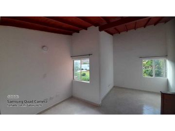 VENDO CASA FRENTE AL EXITO, CENTRO COMERCIAL PUERTA DEL NORTE NIQUIA